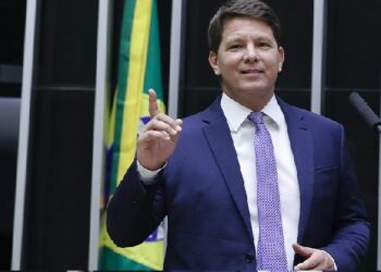 PF mira deputado Mario Frias e produtora em operação sobre desvios para o filme ‘Dark Horse’