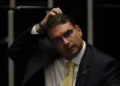 Flávio Bolsonaro se cala sobre festa com prostitutas, Rolex de R$ 300 mil e lobby no STF
