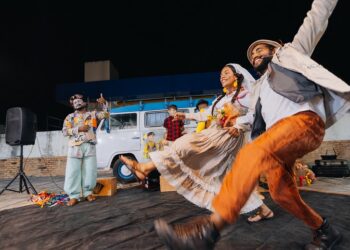 Kombinart encerra temporada com programação gratuita de teatro, brincadeiras e arte em Brejinho