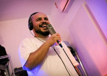 Rompendo com o copia e cola: Emanuismo estreia como rapper com o álbum “Manual de Como Perder Amigos”