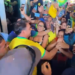 Flávio Bolsonaro desembarca no RN para agenda de campanha e é recebido por apoiadores