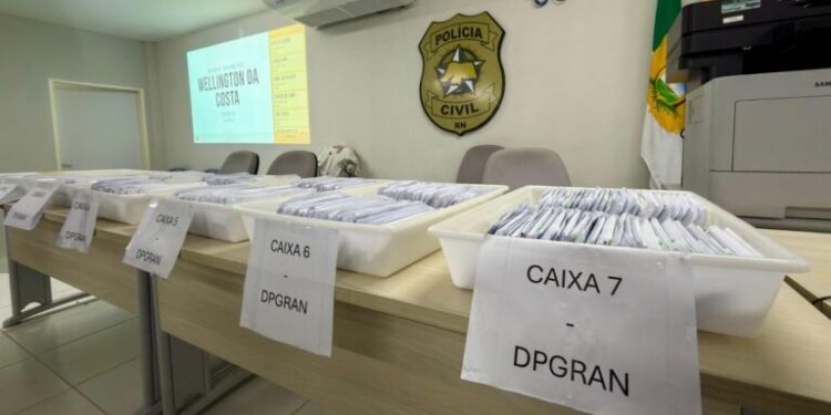 Polícia Civil inicia entrega de mais de 1,4 mil celulares recuperados no RN; saiba como consultar
