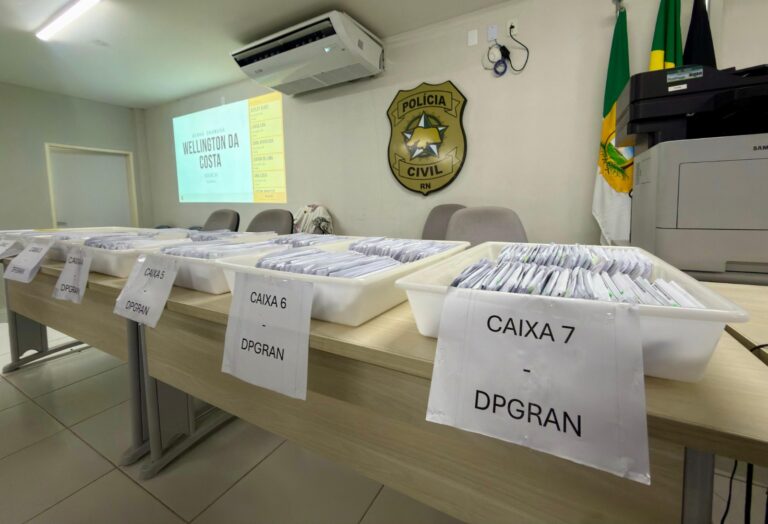 Polícia Civil inicia entrega de mais de 1,4 mil celulares recuperados no RN; saiba como consultar