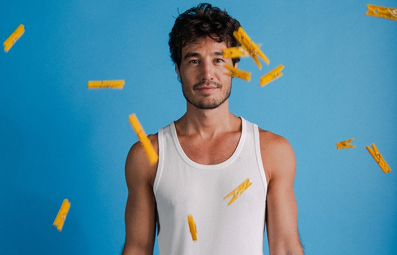 Tiago Iorc celebra os dez anos do sucesso de ´Troco Likes´ com turnê comemorativa