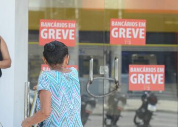 Bancários entram em greve e suspendem seguros e empréstimos no RN