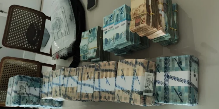 PF apura possível caixa dois eleitoral e apreende R$ 1,5 milhão durante operação em Natal