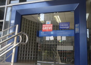 Funcionários da Caixa recusam proposta e decidem manter greve