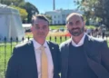 Eduardo e Flávio Bolsonaro pediram reunião com Vorcaro no dia em que ex-deputado anunciou permanência nos EUA