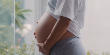Baixa vacinação contra gripe e covid expõe gestantes a riscos evitáveis