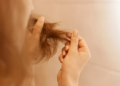 Queda de cabelo pode ser sinal de deficiência de ferro? Médico explica