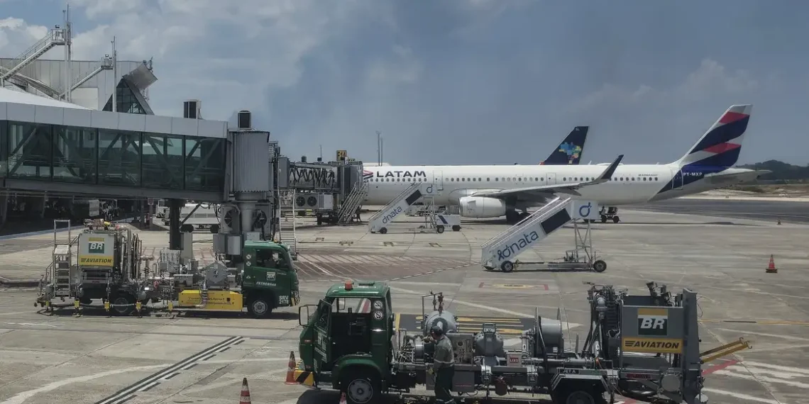 Petrobras reajusta preço médio do querosene de aviação em 11,76%