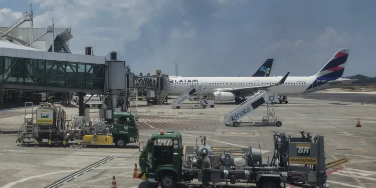 Petrobras reajusta preço médio do querosene de aviação em 11,76%