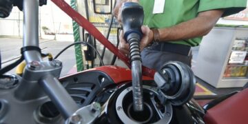 Gasolina registra redução e diesel fica mais caro na Refinaria Clara Camarão