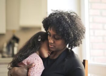 O peso do julgamento: a solidão das mães atípicas