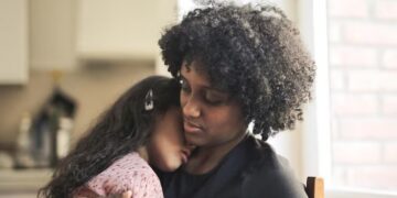 O peso do julgamento: a solidão das mães atípicas