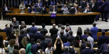 Alcolumbre marca votação da PEC pelo fim da 6×1 para quarta-feira (14)