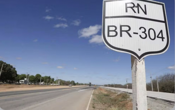 Passageiro de moto morre em acidente na BR-304, em Mossoró; motorista fugiu