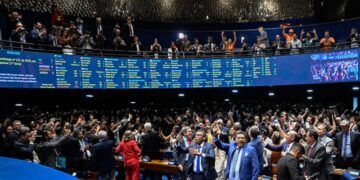 Senado aprova fim da escala 6×1 por 75 votos a 1; PEC vai à promulgação