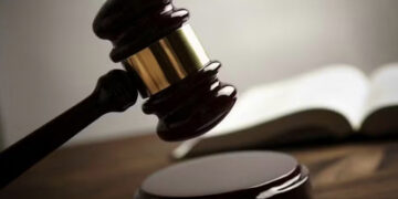 Justiça proíbe mãe de se aproximar da filha de 12 anos após ameaças e agressão no RN