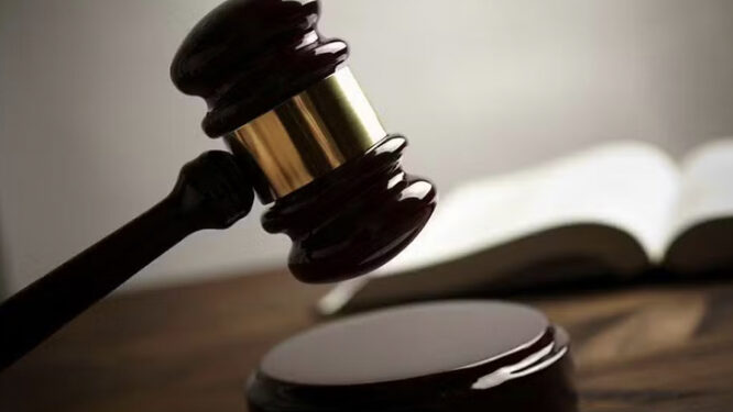 Justiça proíbe mãe de se aproximar da filha de 12 anos após ameaças e agressão no RN
