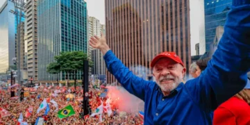 Lula é reeleito e derrota Flávio Bolsonaro em virada histórica