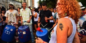 Pau e Lata completa 30 anos e celebra com seminário e baile festivo