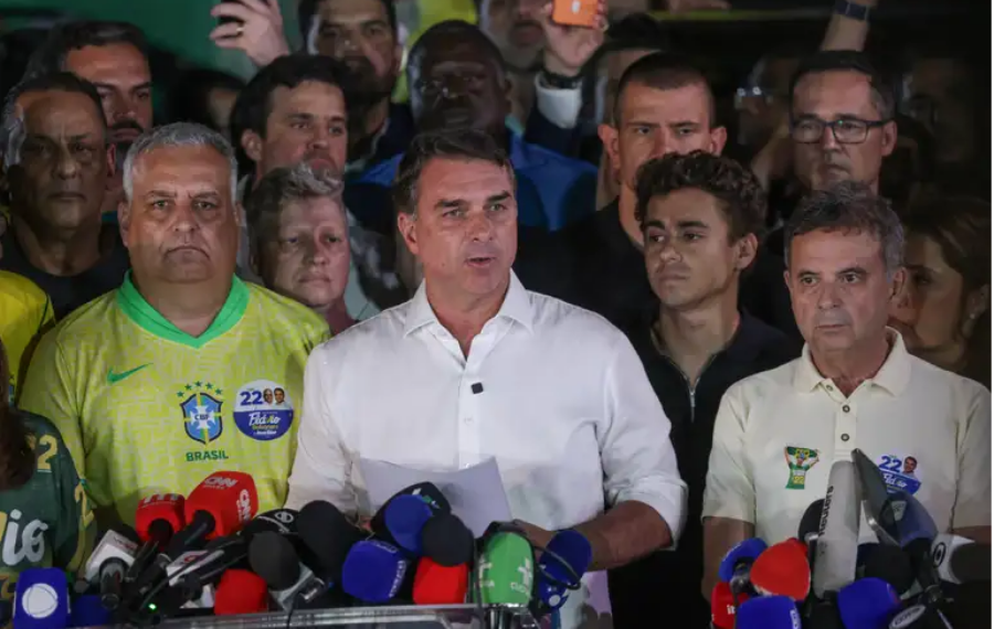 PL se divide sobre contestação judicial após derrota de Flávio Bolsonaro