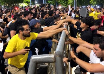 Apoiadores de Lula e Flávio Bolsonaro entram em confronto na UFRN. Veja vídeos
