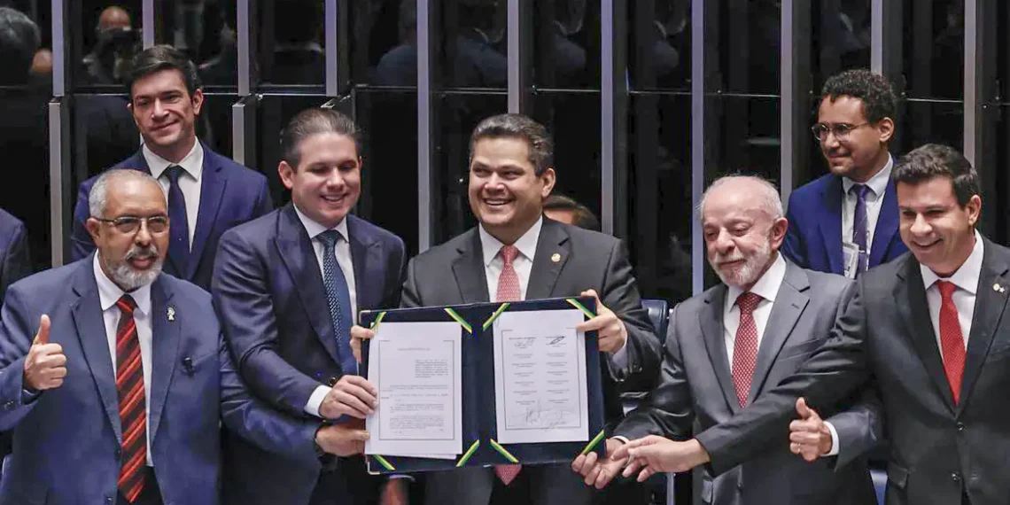 Congresso promulga emenda do fim da 6×1; escala 5×2 começa em 60 dias